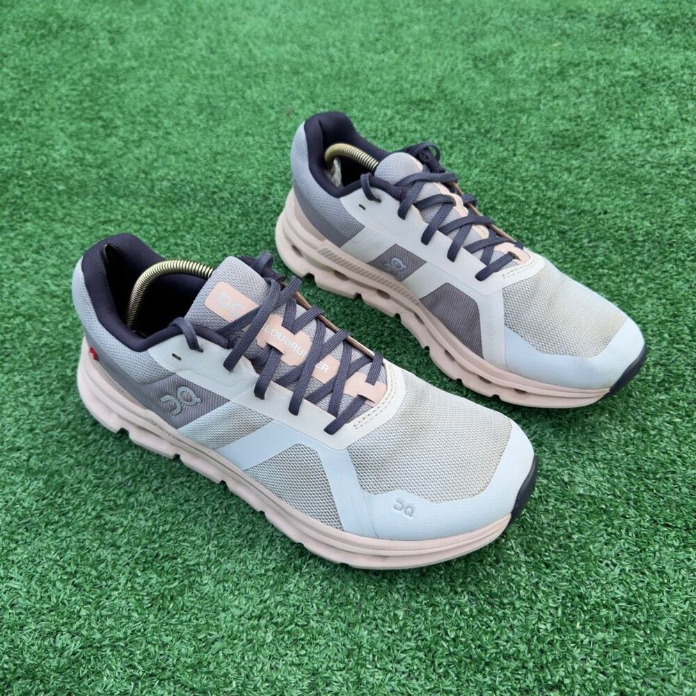 ON CLOUD RUNNER - Women’s Running Shoes - SIZE 9.5